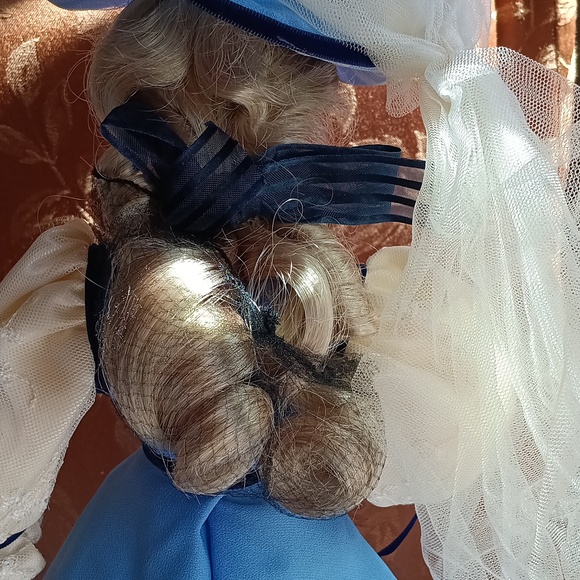 Felicia The Coca-Cola limited edition heirloom doll - Picture 9 of 13